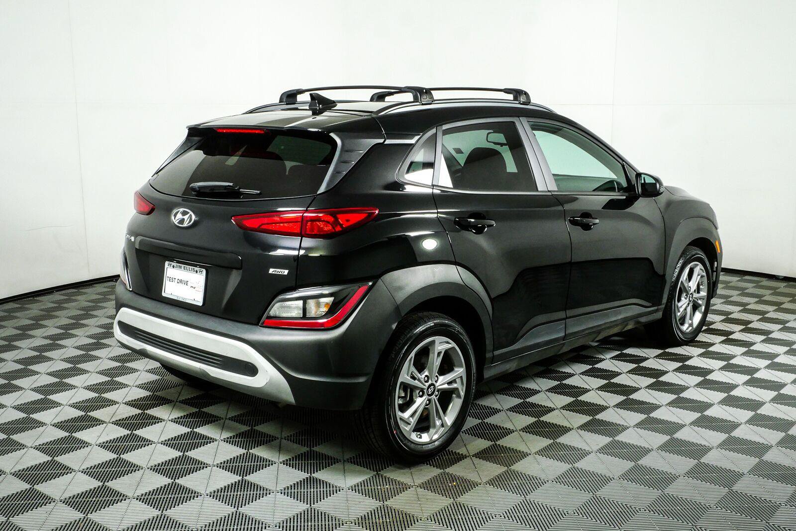 Used 2023 Hyundai Kona SEL AWD/4WD image 3