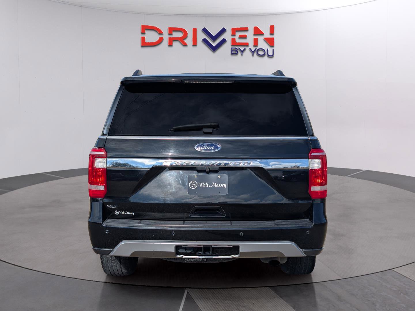 Used 2018 Ford Expedition XLT w/ Equipment Group 202A RWD image 4