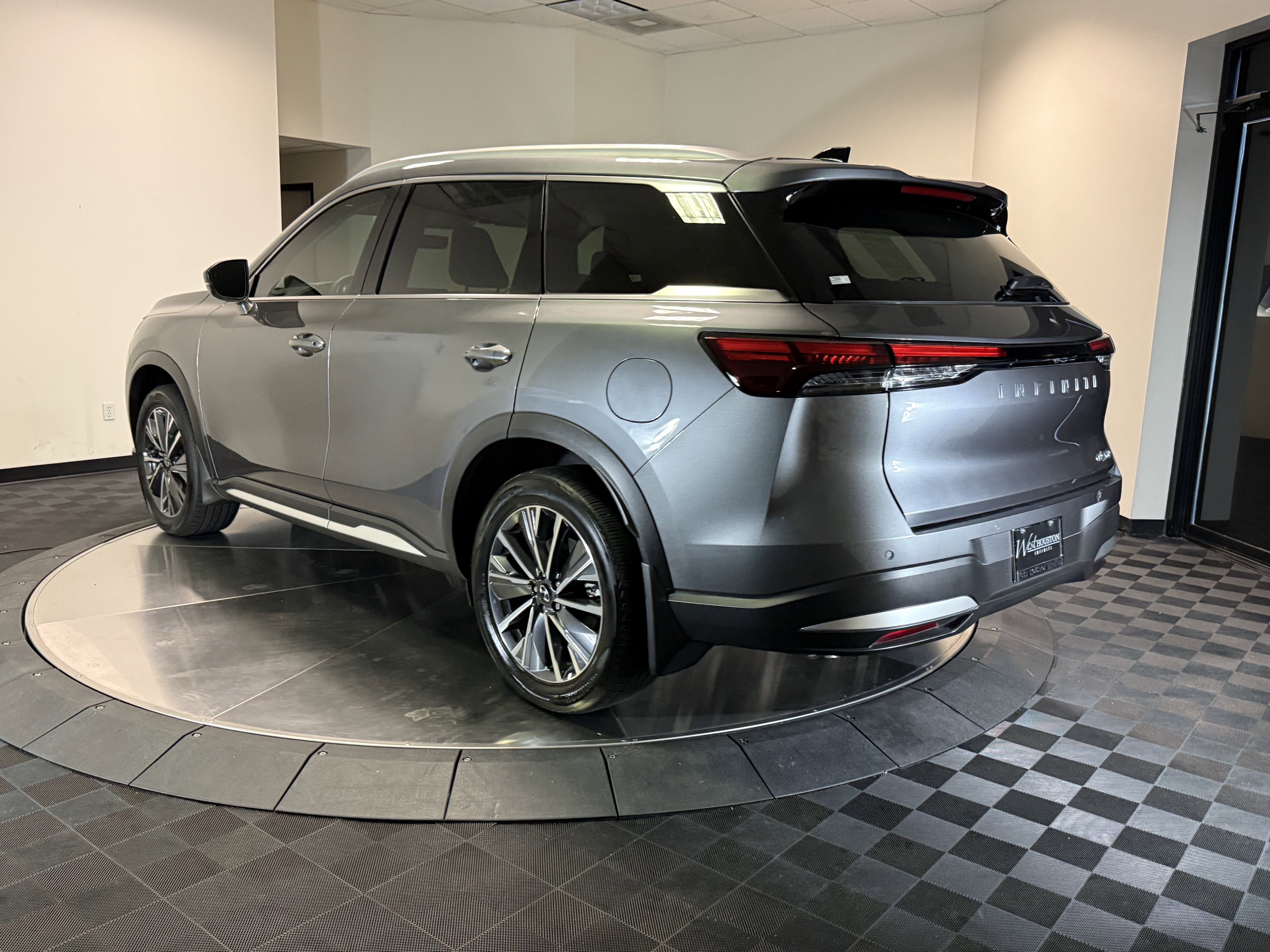 Certified 2026 INFINITI QX60 Luxe w/ Cargo Package FWD image 5
