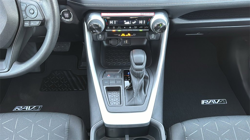New 2025 Toyota RAV4 XLE image 31