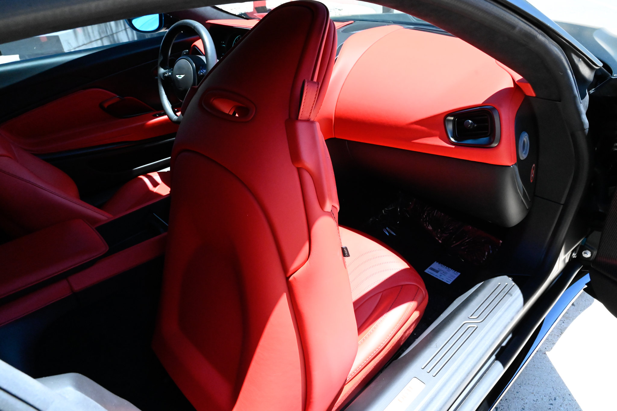 Used 2021 Aston Martin DB11 Coupe RWD image 43