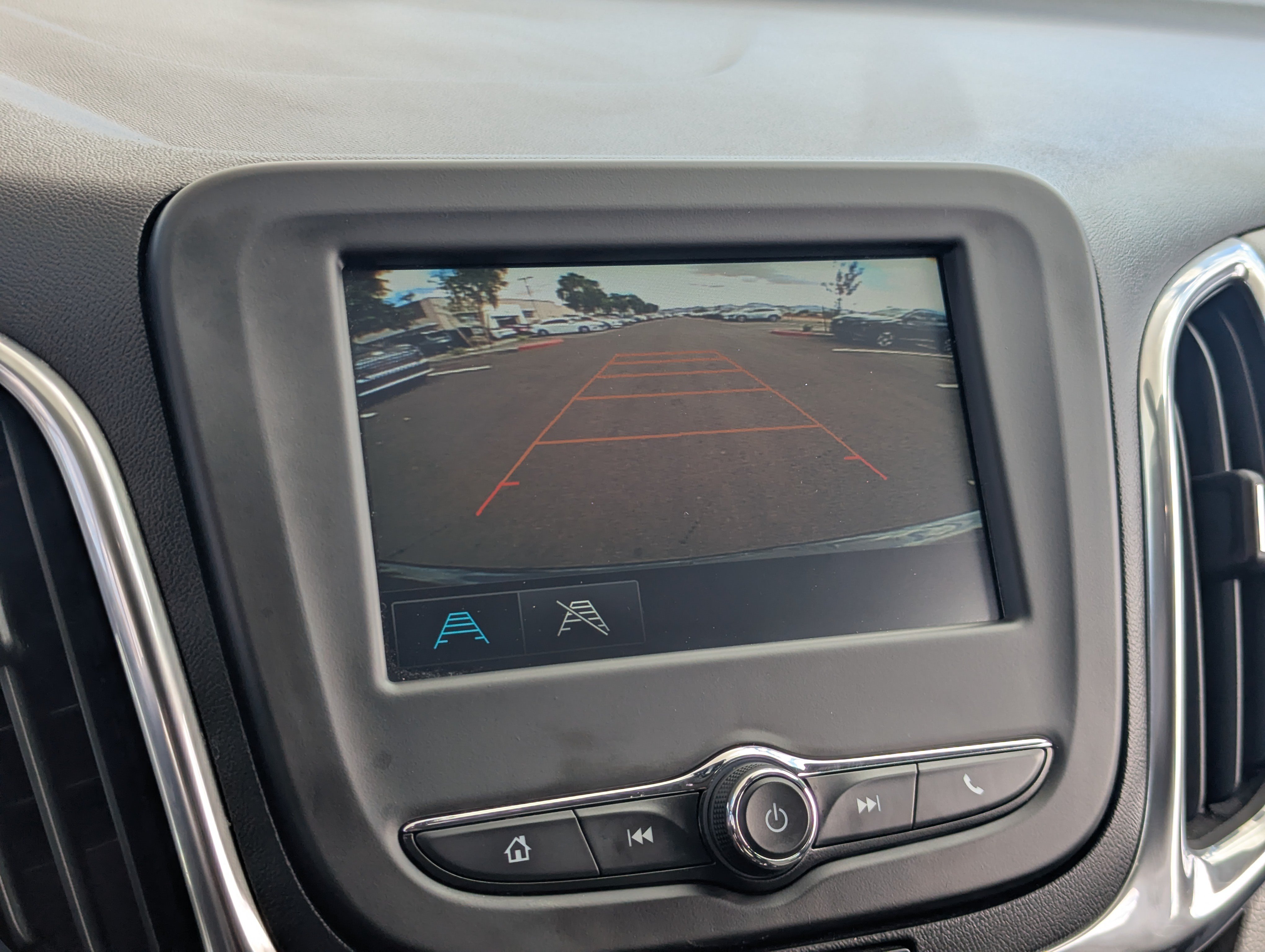 Used 2018 Chevrolet Equinox LS FWD image 25