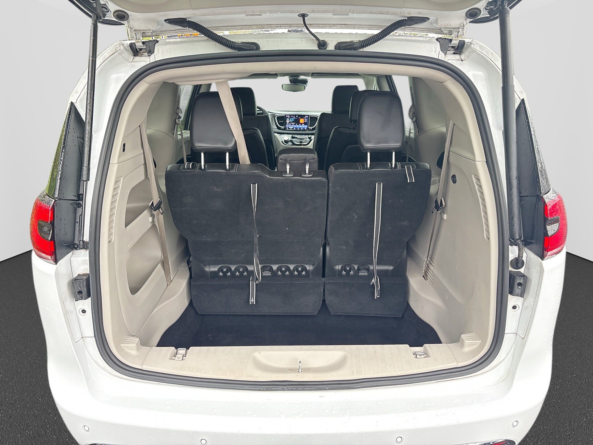 Used 2024 Chrysler Pacifica Touring-L FWD image 37