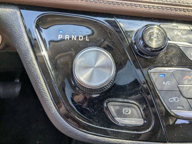 Used 2017 Chrysler Pacifica Limited w/ UConnect Theater Package image 4