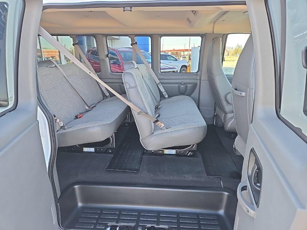 Used 2025 Chevrolet Express 3500 LT w/ LT Preferred Equipment Group RWD image 12