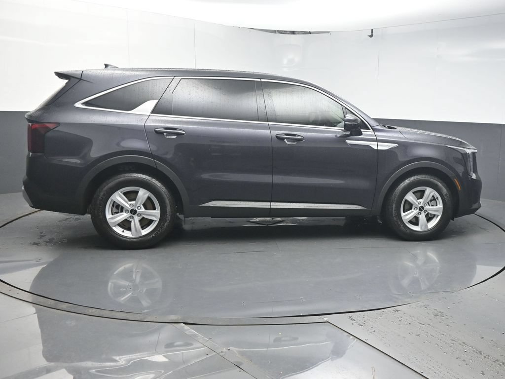 Used 2026 Kia Sorento LX FWD image 8