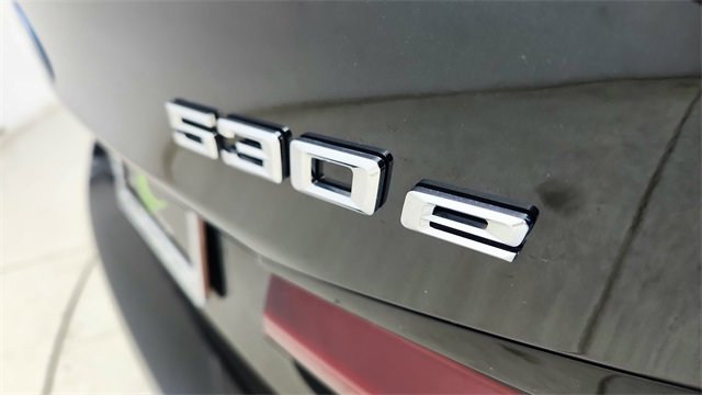 Used 2023 BMW 530e xDrive w/ Premium Package image 17