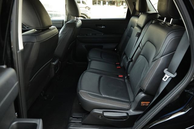 Used 2025 Nissan Pathfinder SL image 25