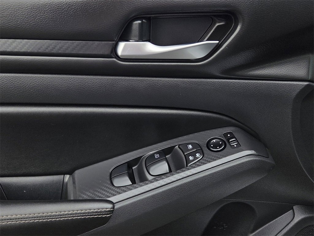 Used 2024 Nissan Altima 2.5 SV w/ SV Premium Package image 18