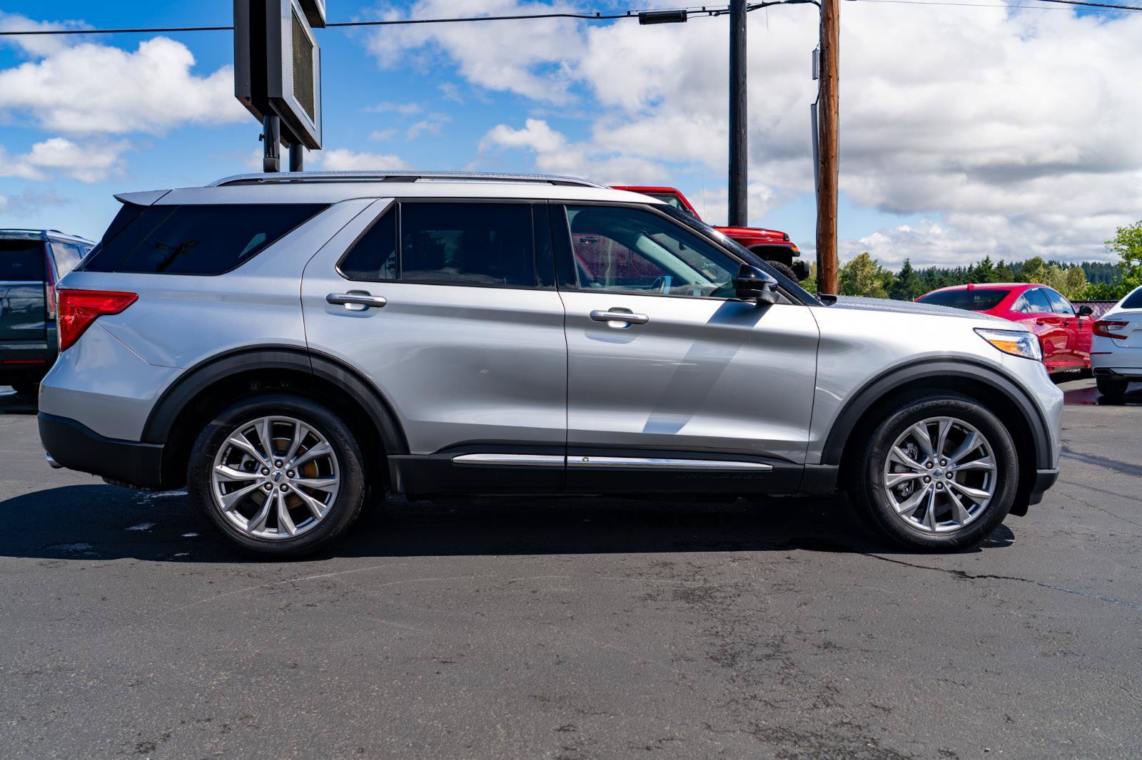 Used 2024 Ford Explorer Limited RWD image 9