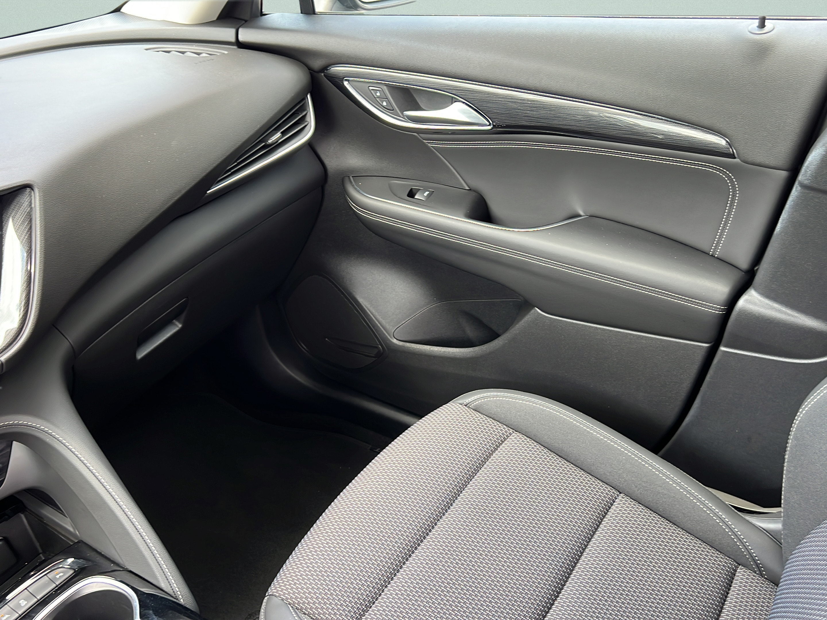 Used 2023 Buick Envision Preferred FWD image 13