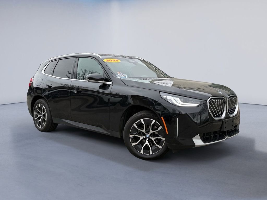 Used 2025 BMW X3 xDrive30i w/ Premium Package image 2
