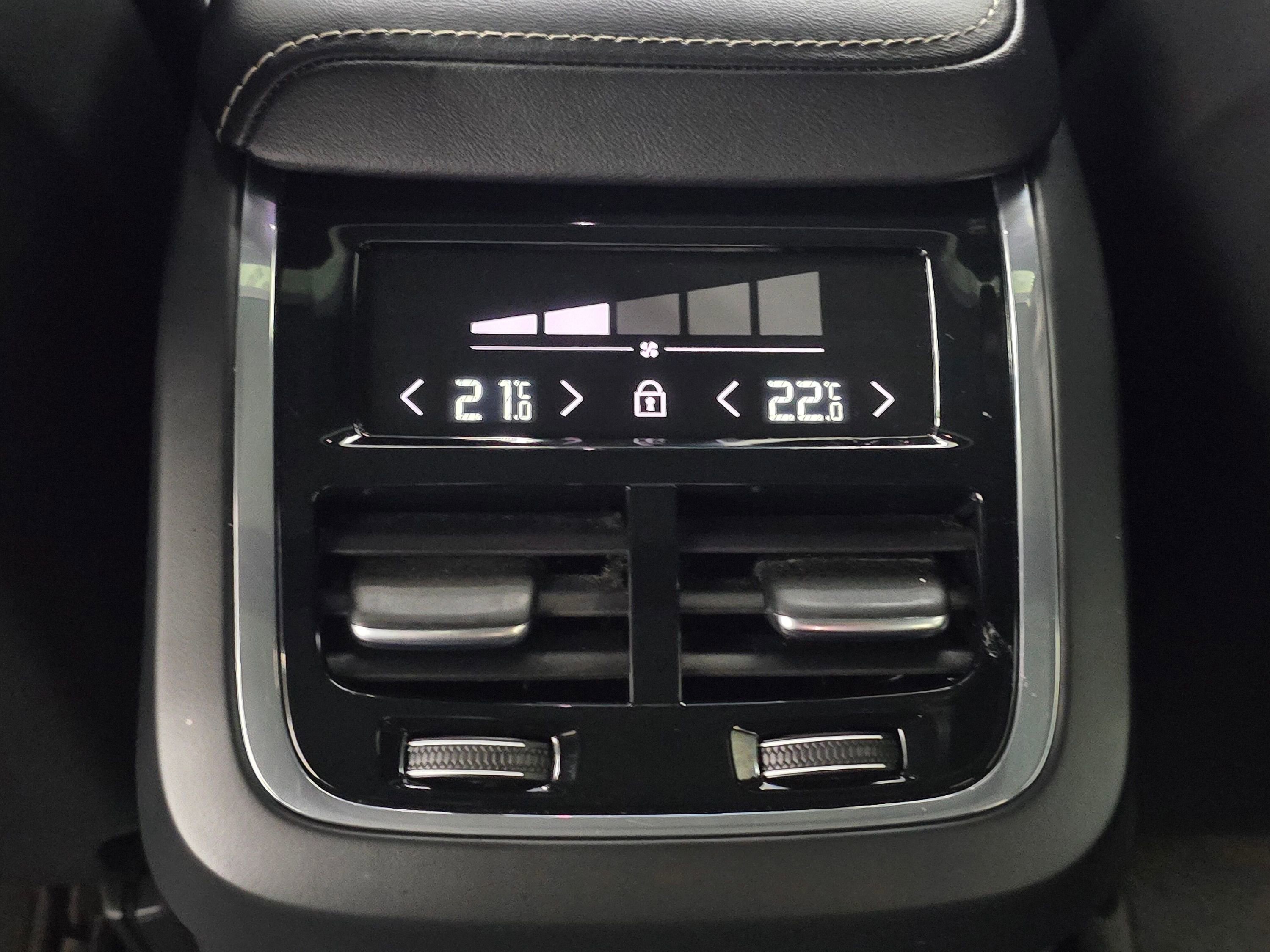 Used 2021 Volvo XC60 T5 R-Design w/ Protection Package Premier image 18