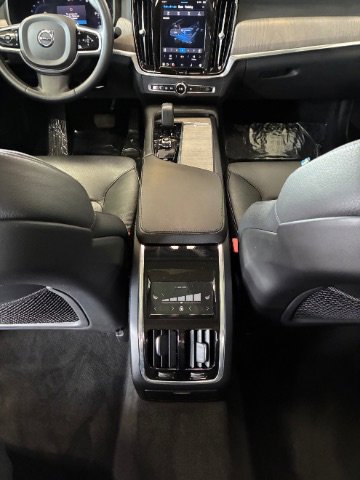 Used 2023 Volvo S90 B6 Plus image 27
