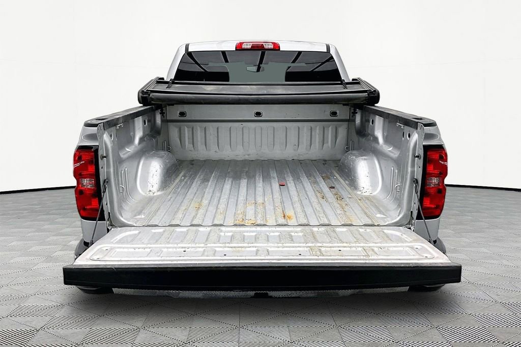 Used 2018 Chevrolet Silverado 1500 LT w/ LT Eassist Package AWD/4WD image 18