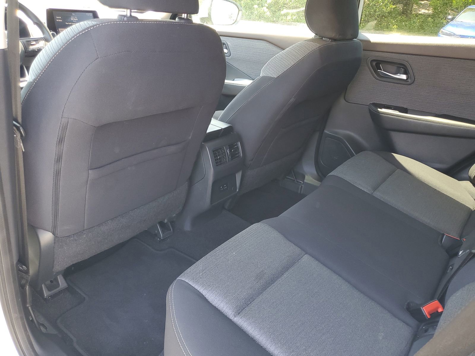 Used 2022 Nissan Rogue SV image 25