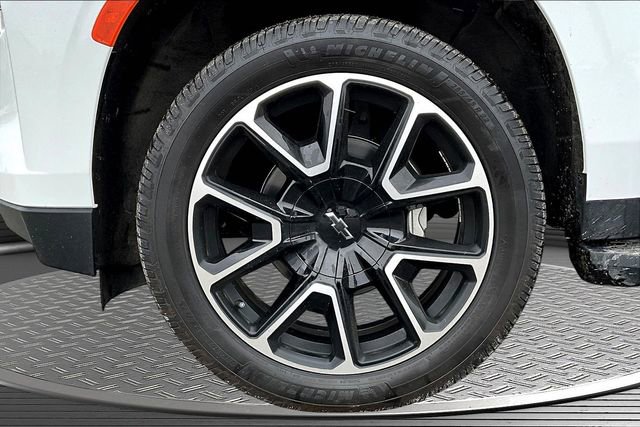 Used 2022 Chevrolet Suburban RST w/ Luxury Package image 35