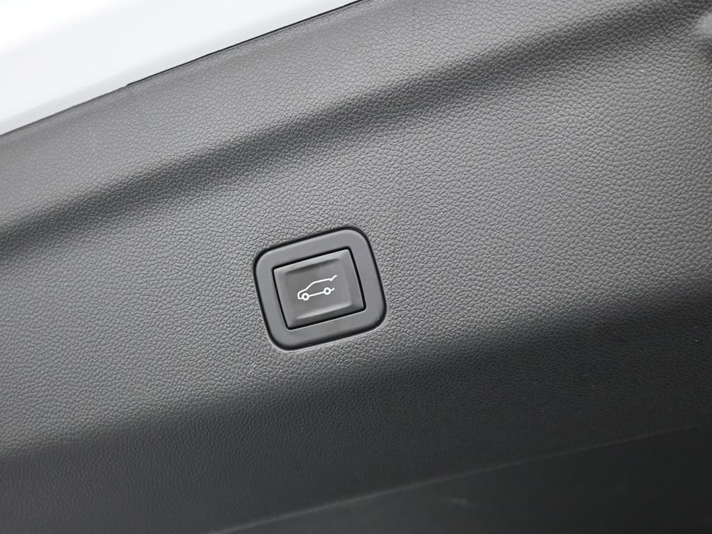 Used 2025 Chevrolet Suburban LT image 46