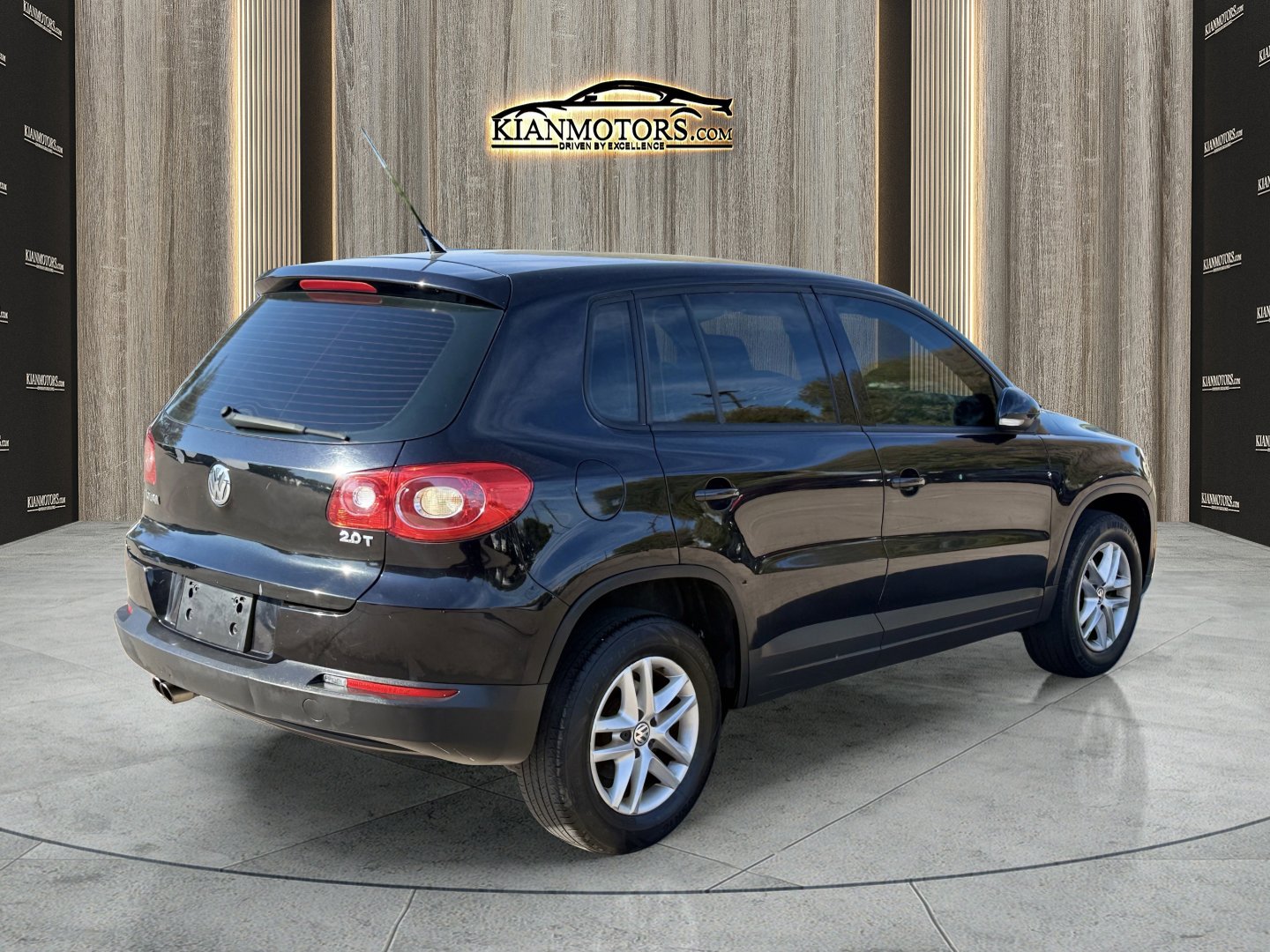 Used 2011 Volkswagen Tiguan S image 7