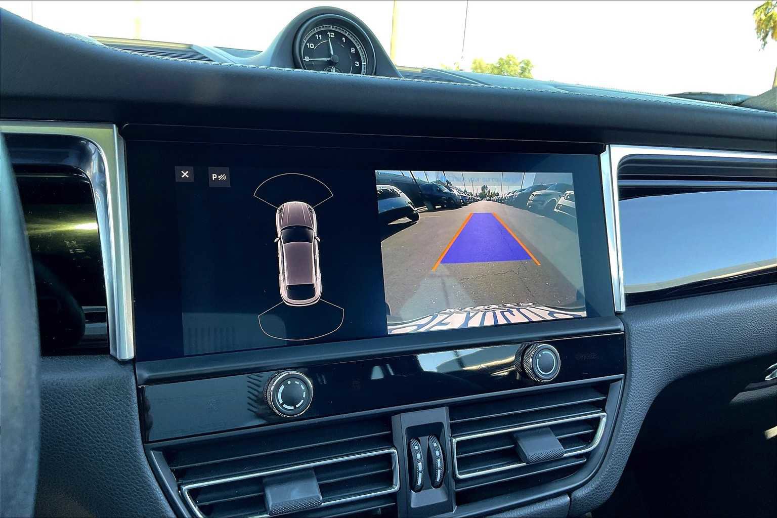 Used 2023 Porsche Macan image 24