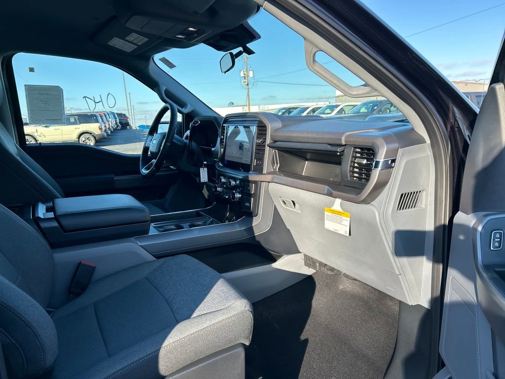 New 2025 Ford F150 XLT w/ Equipment Group 301A Standard image 16