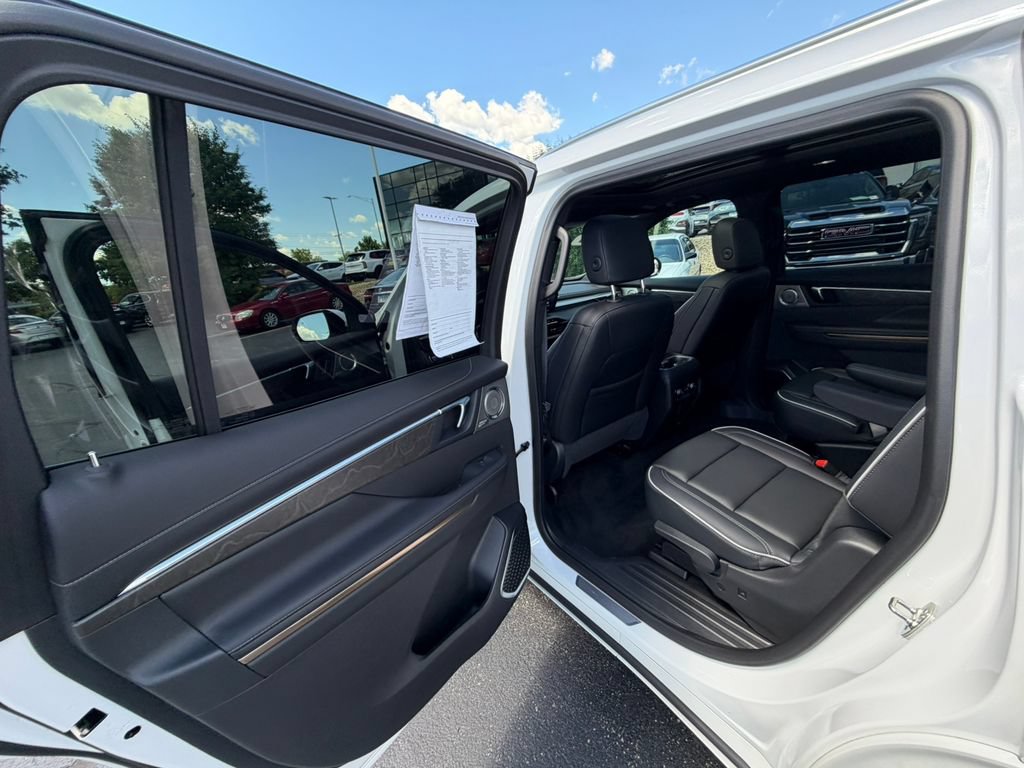 Certified 2025 Buick Enclave Avenir w/ Super Cruise Package AWD/4WD image 30