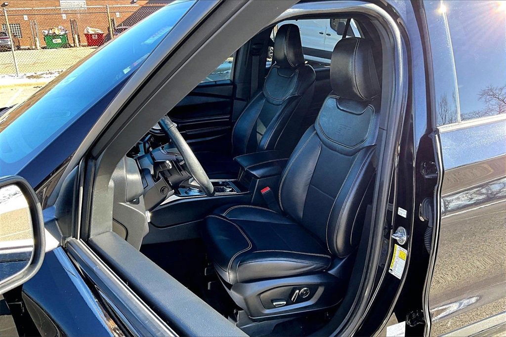 Certified 2020 Ford Explorer ST w/ Premium Technology Package image 24