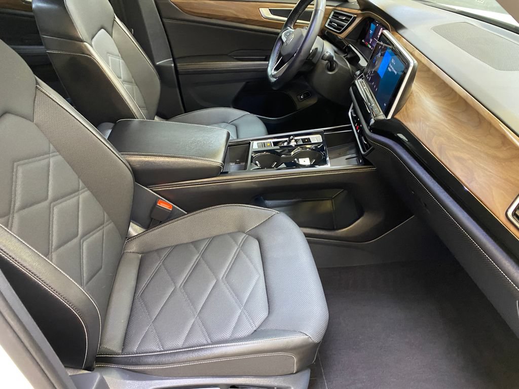 Used 2025 Volkswagen Atlas SE FWD image 24