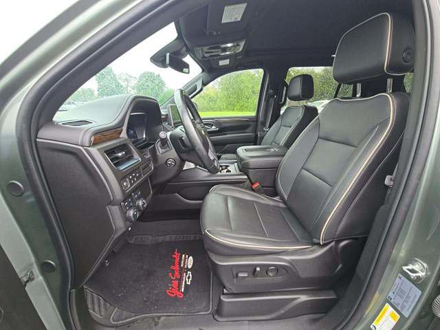 Used 2024 Chevrolet Tahoe Premier AWD/4WD image 3