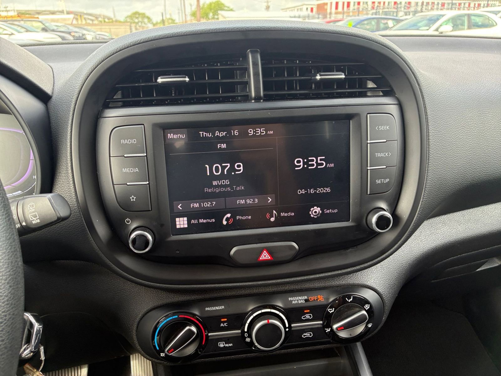 Used 2025 Kia Soul LX w/ LX Technology Package image 16