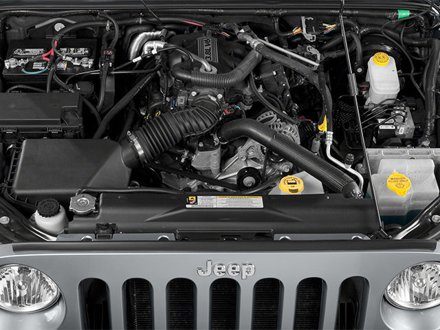 Used 2014 Jeep Wrangler Unlimited Sahara w/ Connectivity Group AWD/4WD image 15