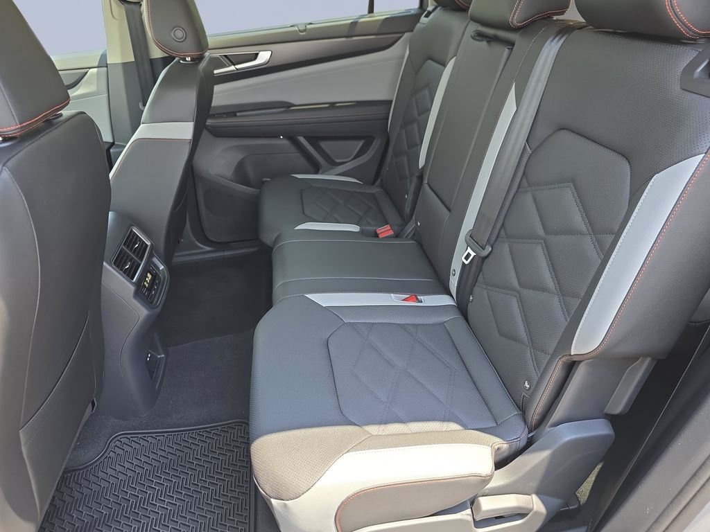 Used 2026 Volkswagen Atlas Peak Edition AWD/4WD image 29