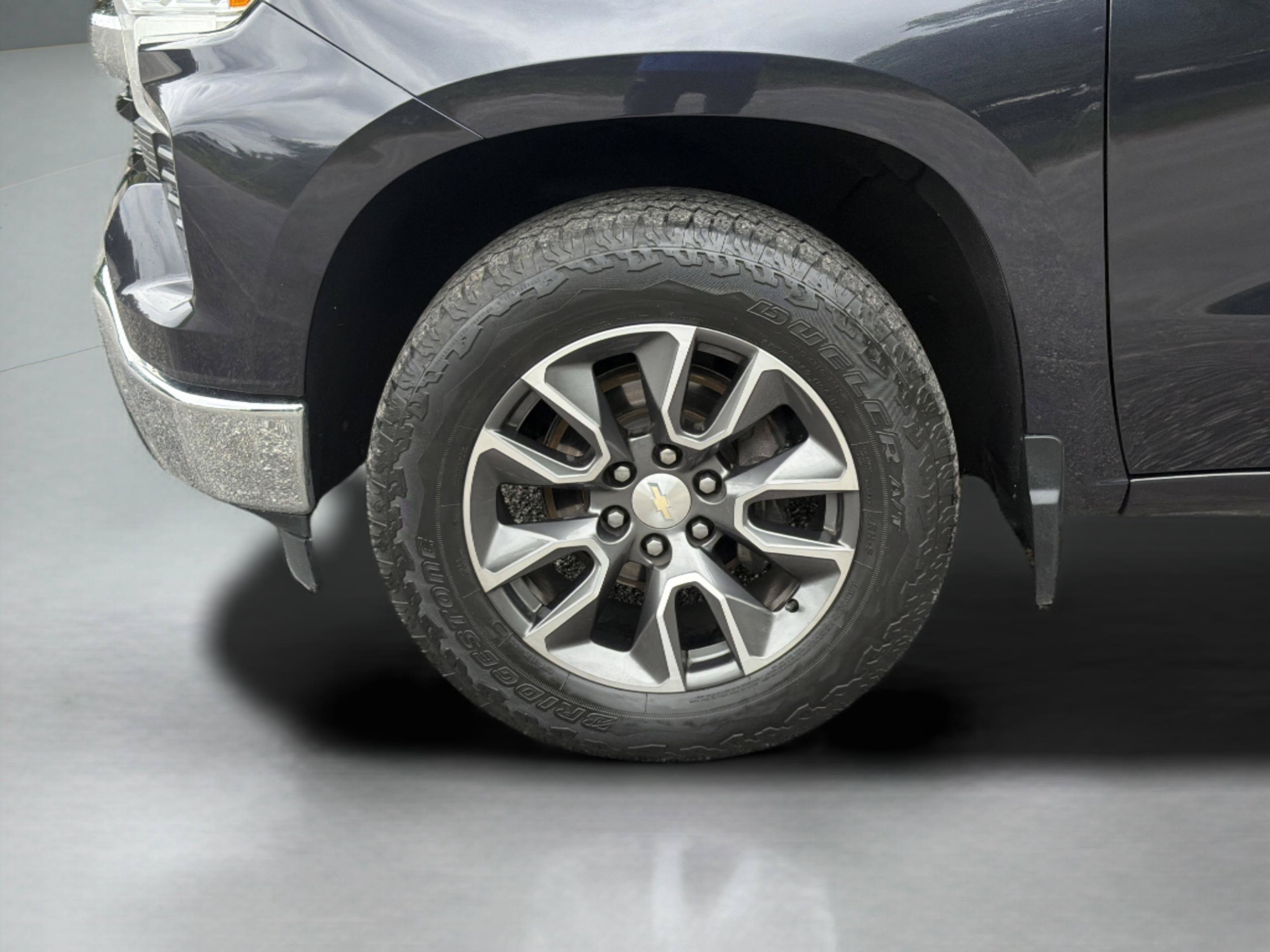 Used 2022 Chevrolet Silverado 1500 LT AWD/4WD image 34