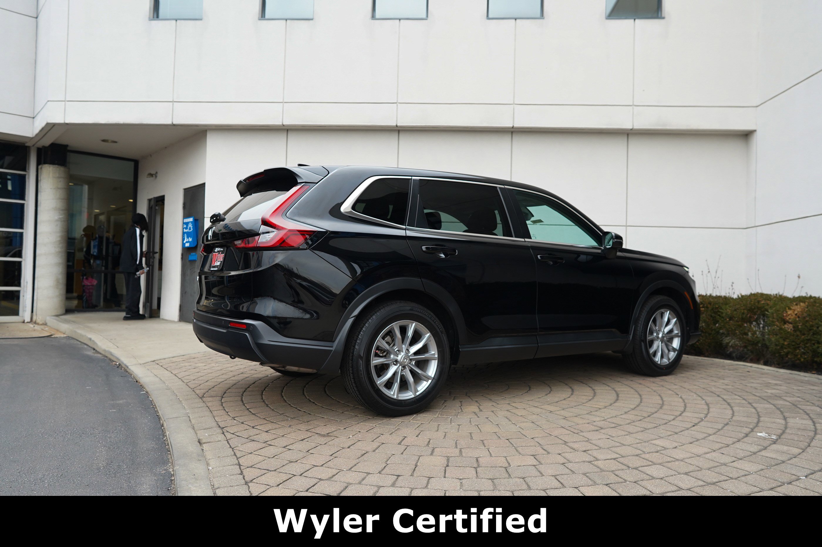 Used 2023 Honda CR-V EX-L image 3