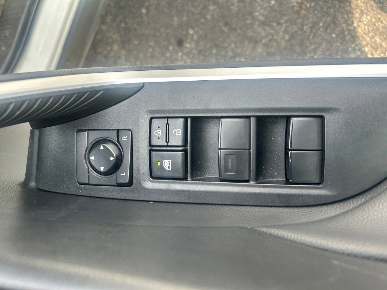 Used 2024 Toyota RAV4 LE AWD/4WD image 16