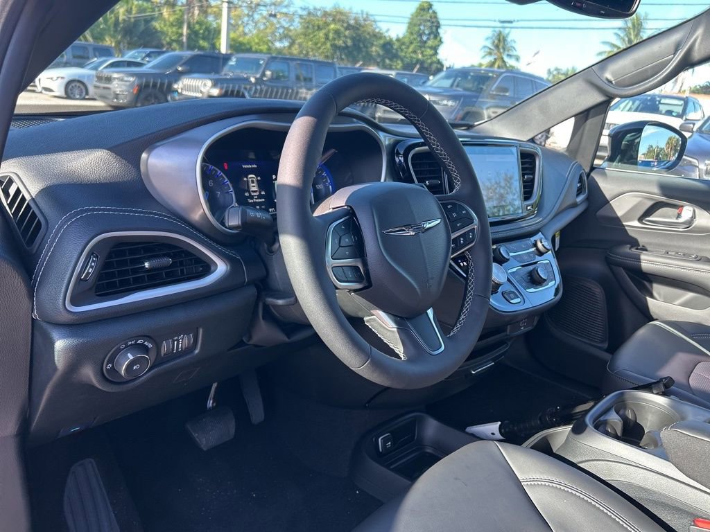 New 2026 Chrysler Pacifica Select image 10