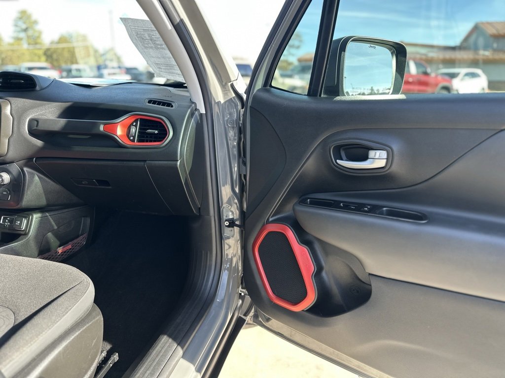 Used 2020 Jeep Renegade Trailhawk w/ UConnect 8.4 Nav Group image 9