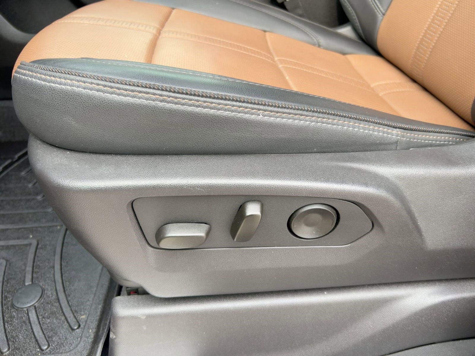 Certified 2024 Chevrolet Silverado 2500 High Country w/ Technology Package image 13