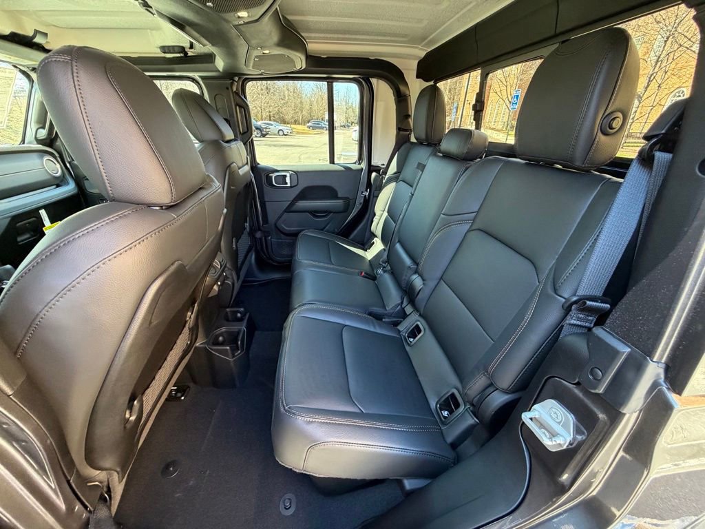 New 2026 Jeep Gladiator Sport AWD/4WD image 12