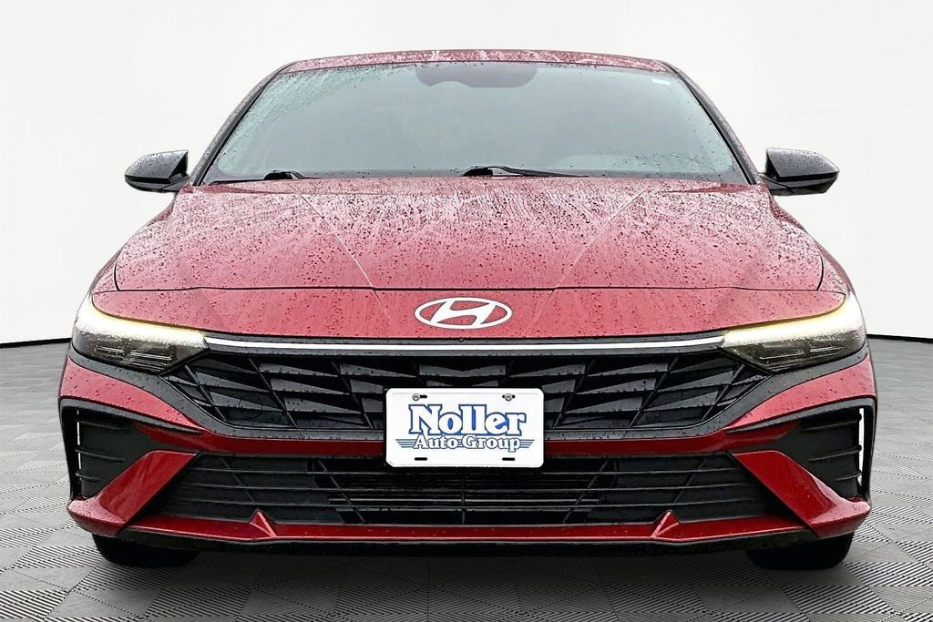 Used 2025 Hyundai Elantra Sport image 3
