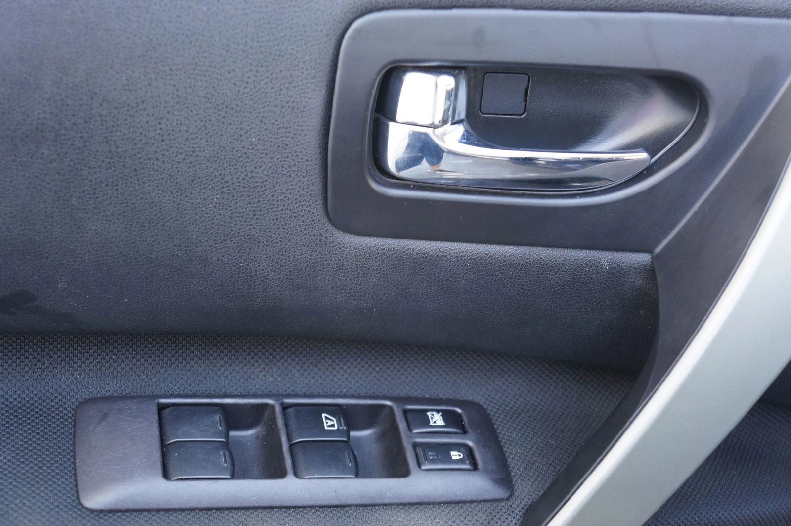 Used 2013 Nissan Rogue S FWD image 16