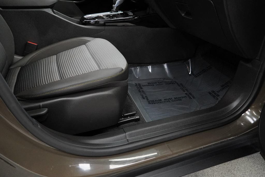 Certified 2024 Chevrolet Trax LT w/ Sunroof Package FWD image 33