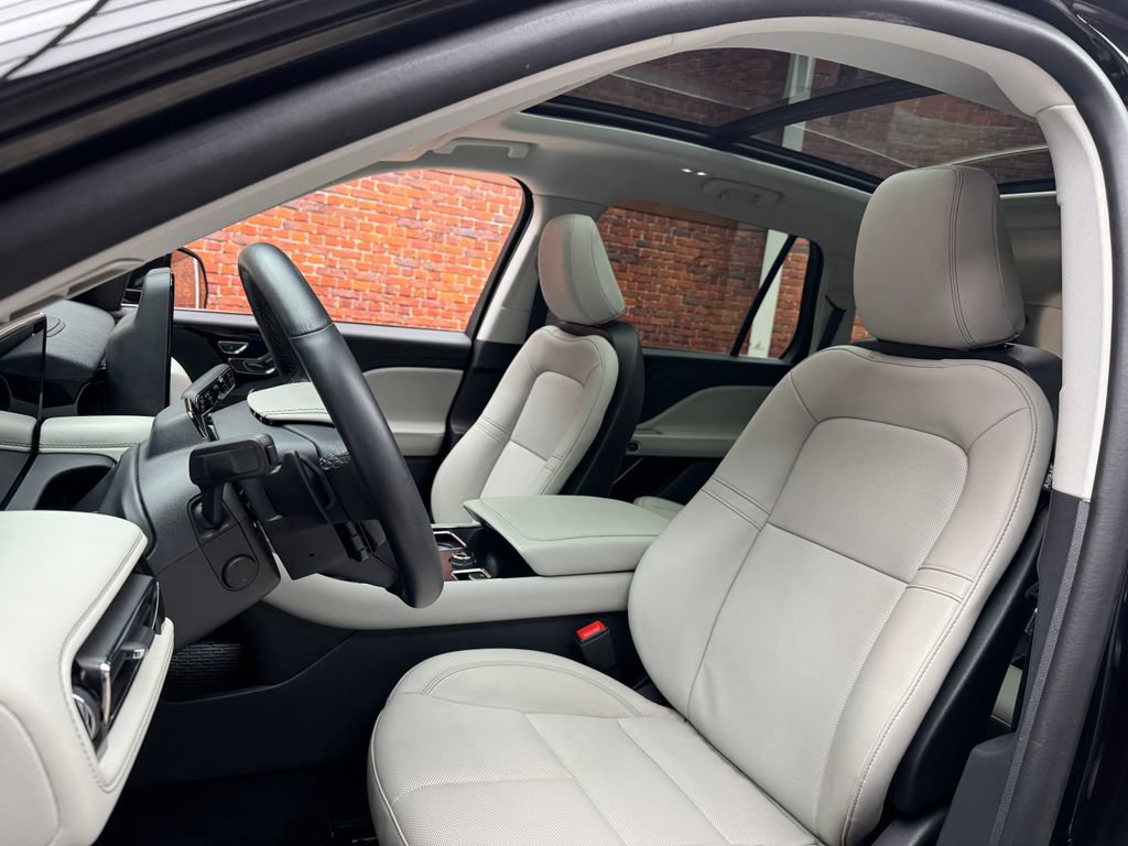 Used 2025 Lincoln Aviator AWD image 22