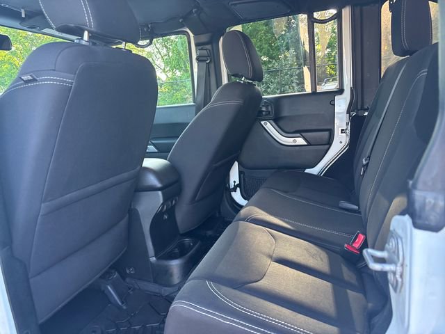 Used 2018 Jeep Wrangler Unlimited Sahara w/ Connectivity Group AWD/4WD image 12