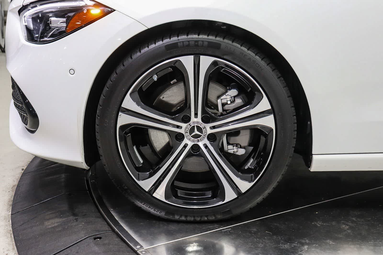 Used 2025 Mercedes-Benz C 300 Sedan image 9