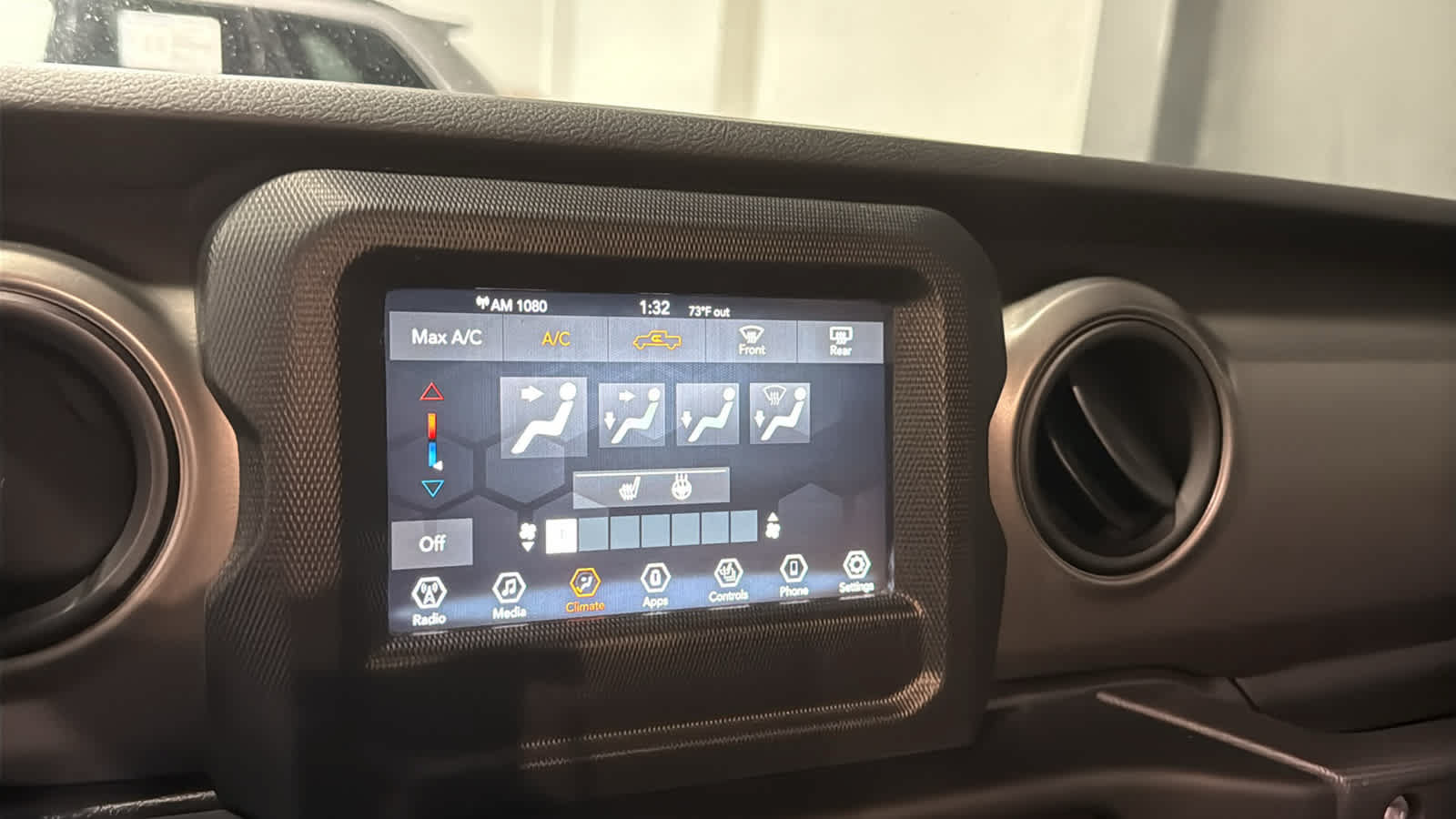 Used 2022 Jeep Gladiator Overland AWD/4WD image 15