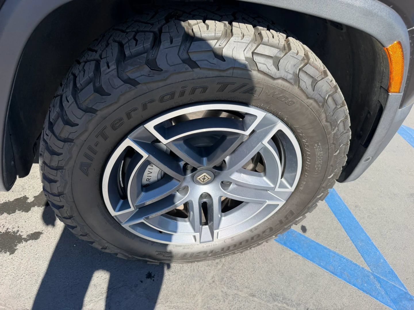 Used 2025 Rivian R1S Adventure Dual AWD/4WD image 52