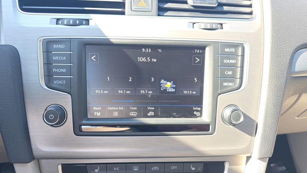 Used 2017 Volkswagen Golf SE FWD image 14