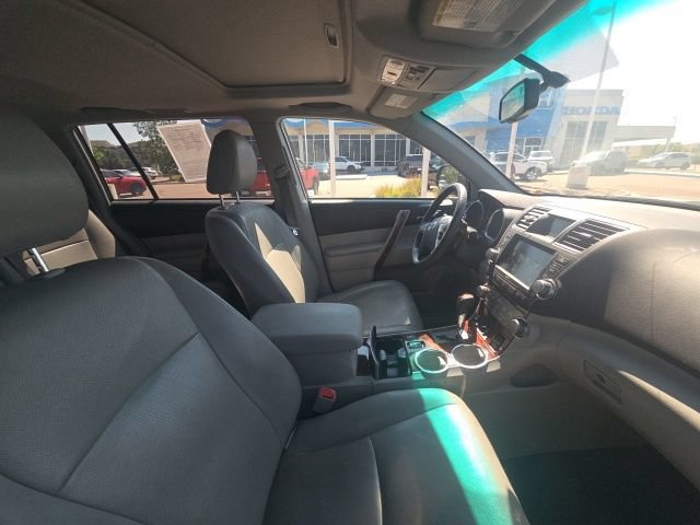 Used 2012 Toyota Highlander Limited w/ Protection Pkg AWD/4WD image 15