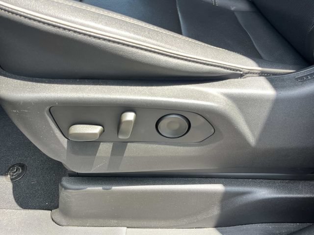 Used 2023 GMC Yukon SLT AWD/4WD image 35